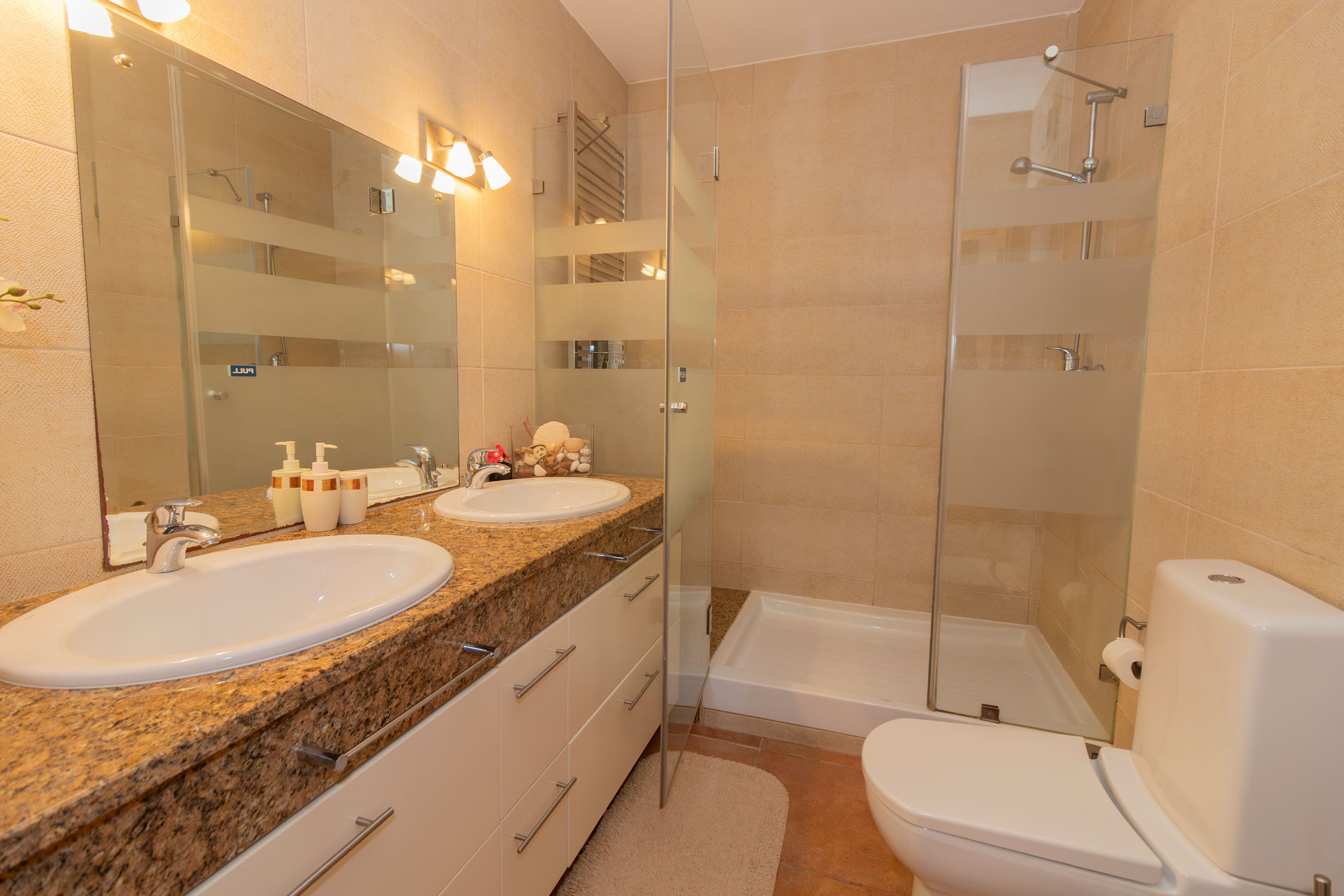 Casa Beladea — bathroom